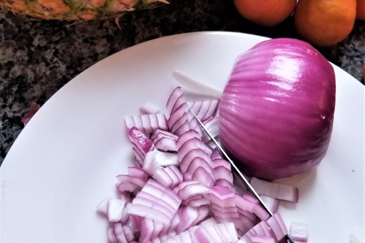 How to cut an onion without crying rachel easley going