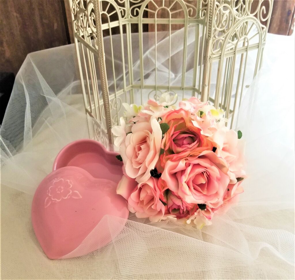 bridal bouquet and birdcage
